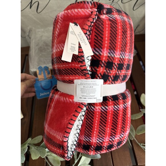 Victoria's Secret Plush Sherpa Cozy Fleece Throw Blanket Red Plaid Holiday - Picture 7 of 9